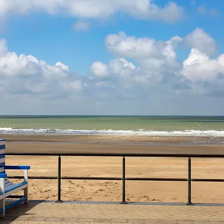 Flat In Belgium With Pool And Views, Cleaning Included Middelkerke