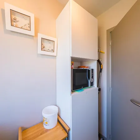 Flat In Belgium With Pool And Views, Cleaning Included Apartment